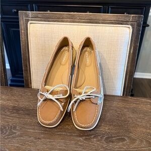 Sperry Women's Angelfish Boat Shoe with Silver Laces